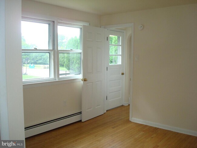 Building Photo - 1158 Horseshoe Pike