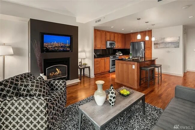 Building Photo - 10610 NE 9th Pl