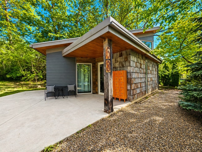 Building Photo - Fabulous "Microhome" in Kenilworth Area!