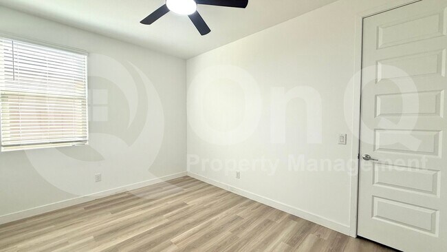 Building Photo - 5324 S 24th Ln