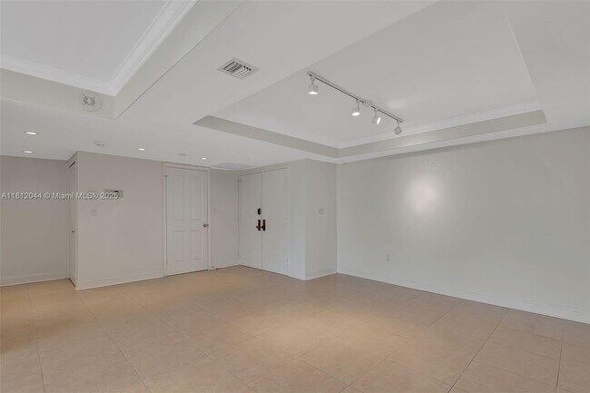 Building Photo - 3 Grove Isle Dr