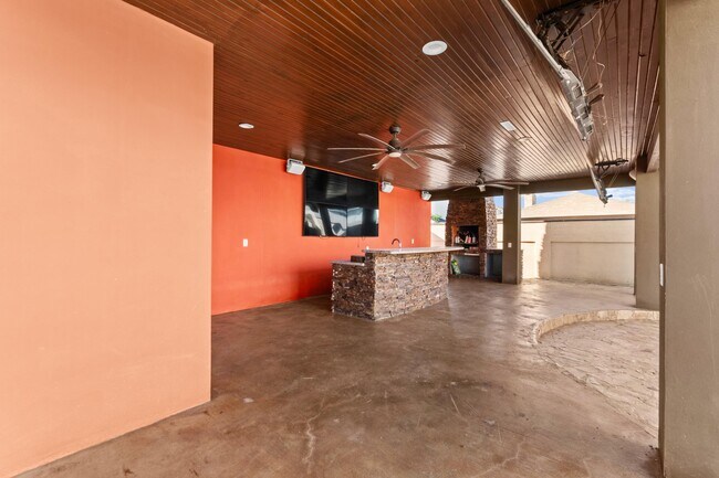 Building Photo - 2106 Mallorca Dr