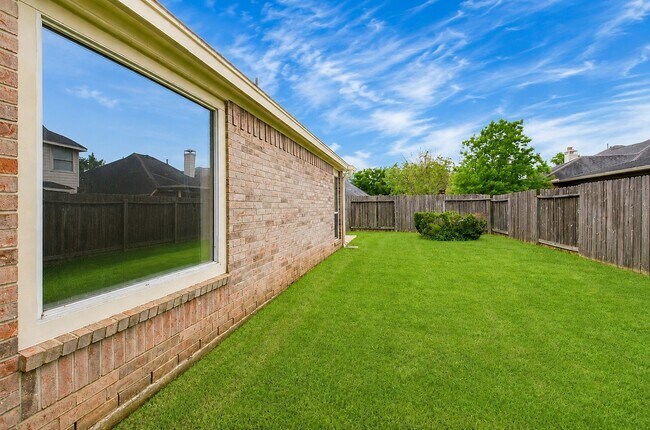 Building Photo - 22422 Cascade Springs Dr