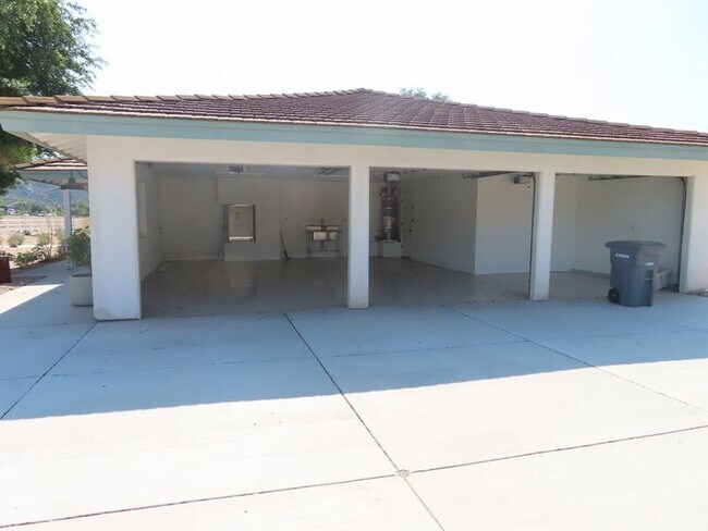 Building Photo - 29710 Vallejo Ave