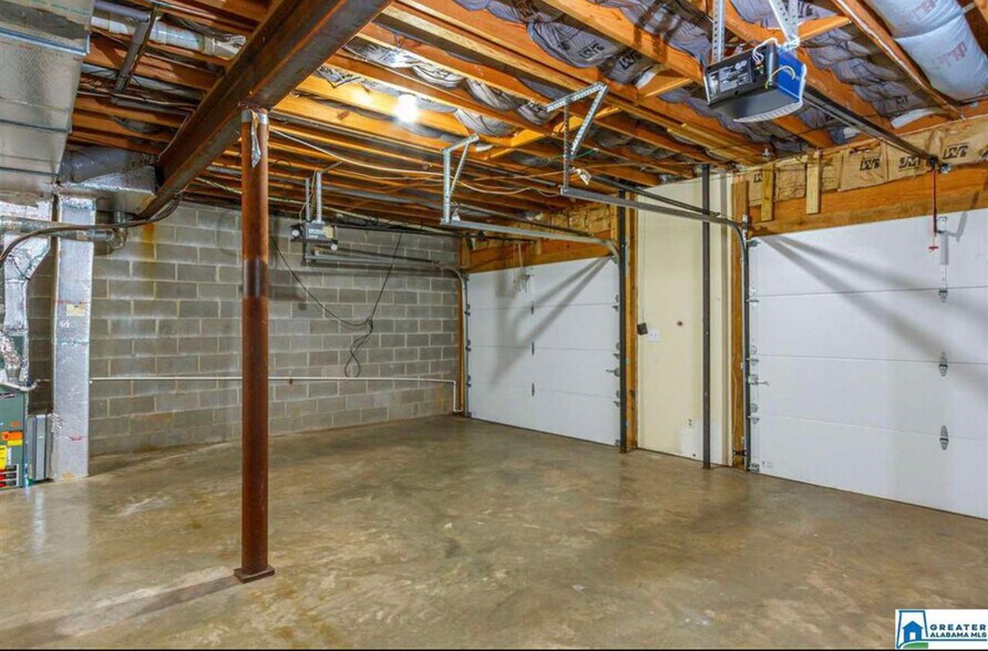 Building Photo - 36 The Falls Dr