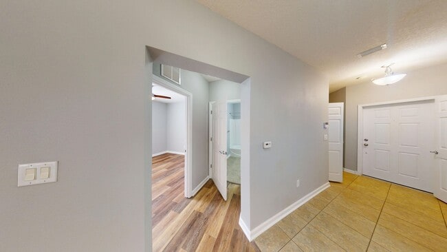 Building Photo - Spacious 2Bed/ 2Bath Condo With Office and 1-Car Garage - Bartram Park - Available NOW!