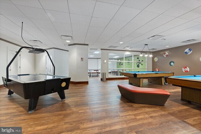 Building Photo - 203 Yoakum Pkwy