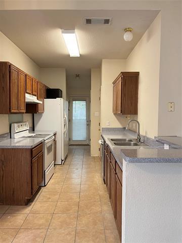 Building Photo - 1704 Vista Verde Cir