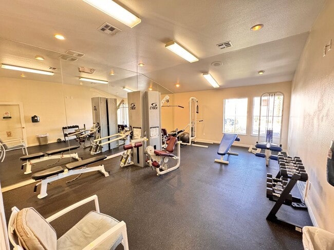 Building Photo - Quaint Home in the Beautiful Desert Shores Community!