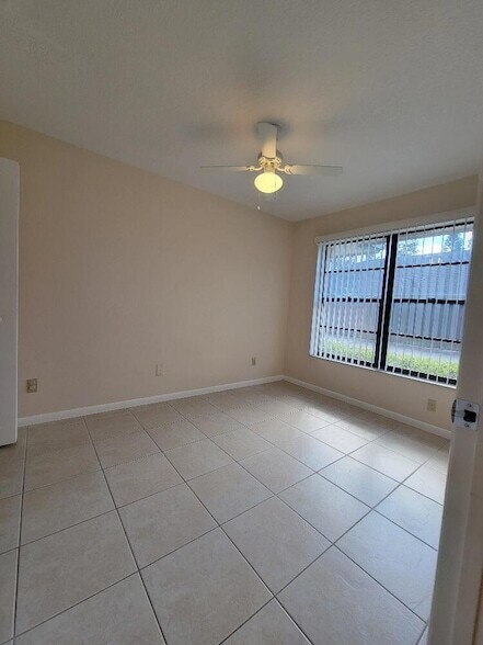 Building Photo - 1087 Goldenrod Rd