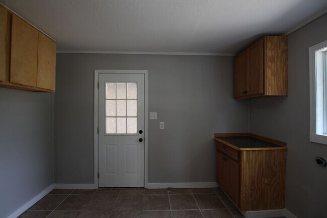 Building Photo - Coming Soon! 3 Bedroom 2 Bath in Bullard! Large Shop!