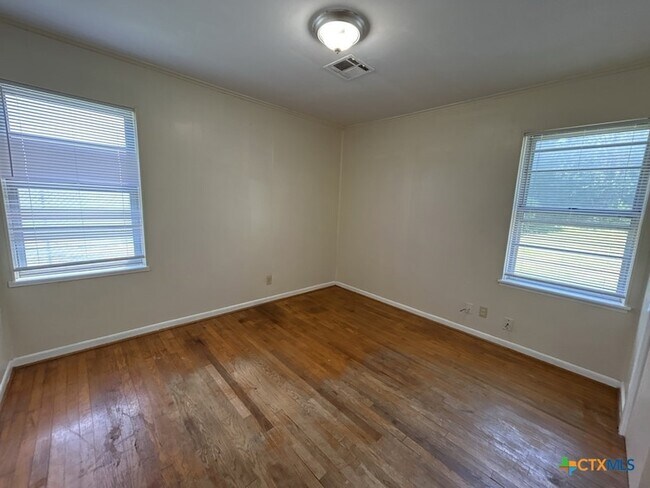 Building Photo - 310 Prather Dr