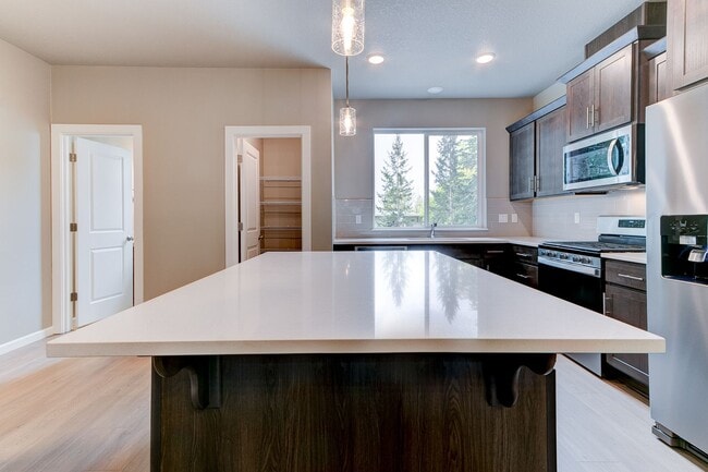 Building Photo - HOLIDAY RENT CONCESSION WITH APPROVED APPL...