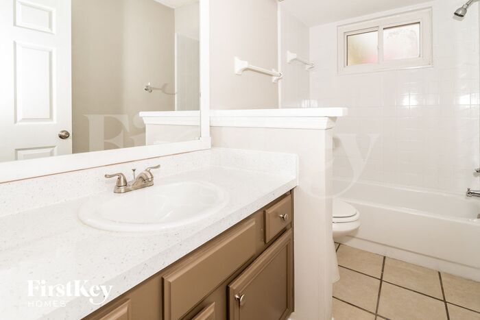 Building Photo - 8450 Sugartree Dr