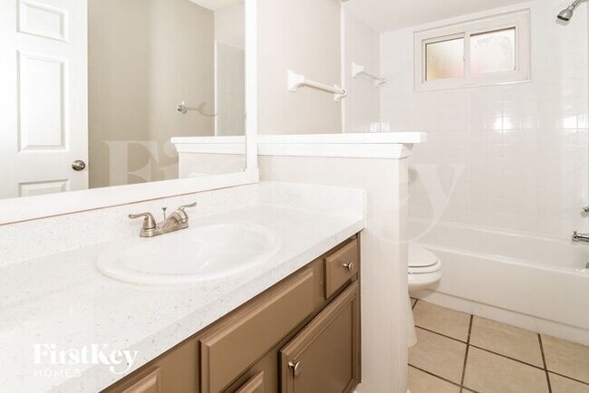 Building Photo - 8450 Sugartree Dr