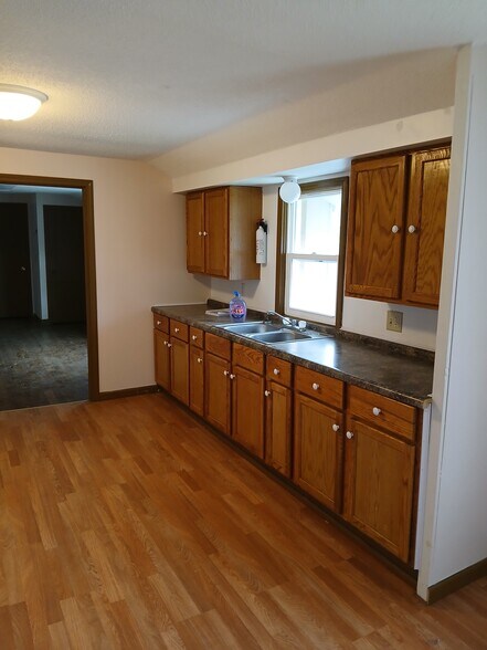 Primary Photo - 105 Cedar St N