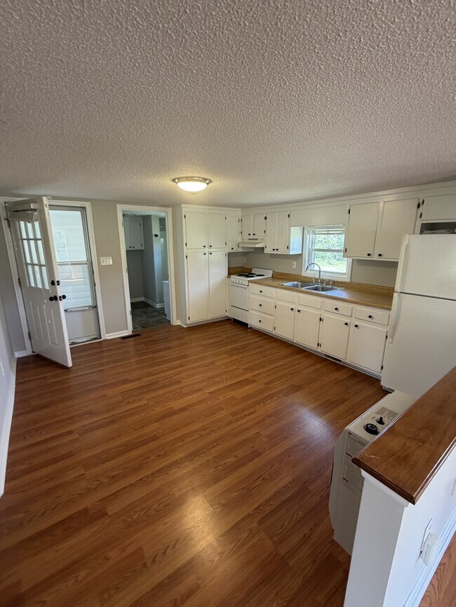 Building Photo - 2189 North Carolina 55
