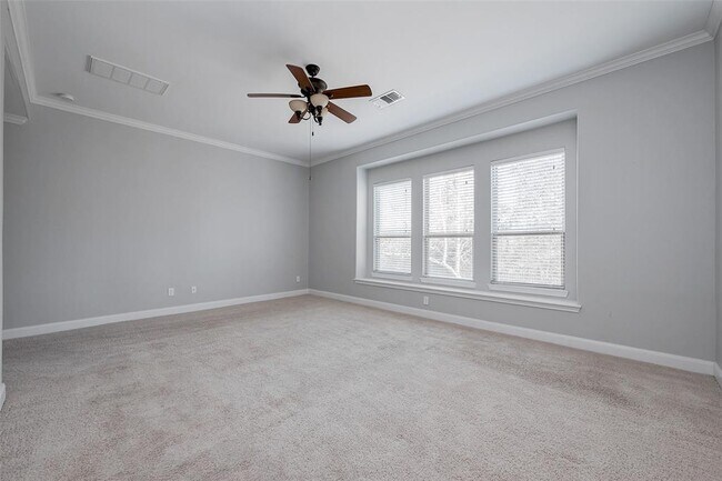 Building Photo - 46 Sandwell Place