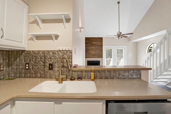 Building Photo - One Bedroom Condo with Loft, One-car Garag...