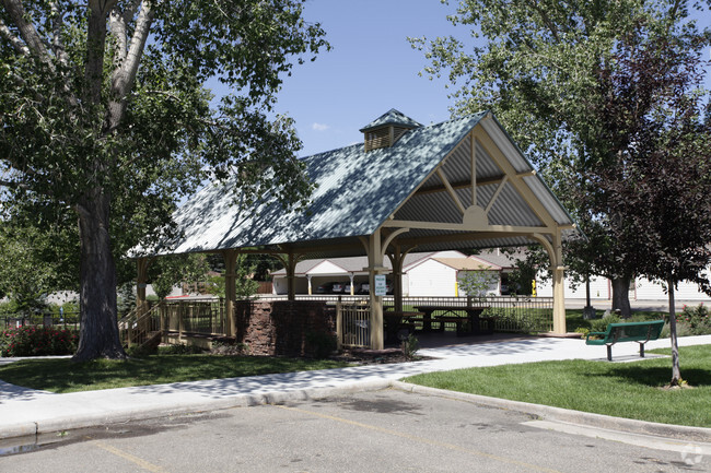 Building Photo - Highland South