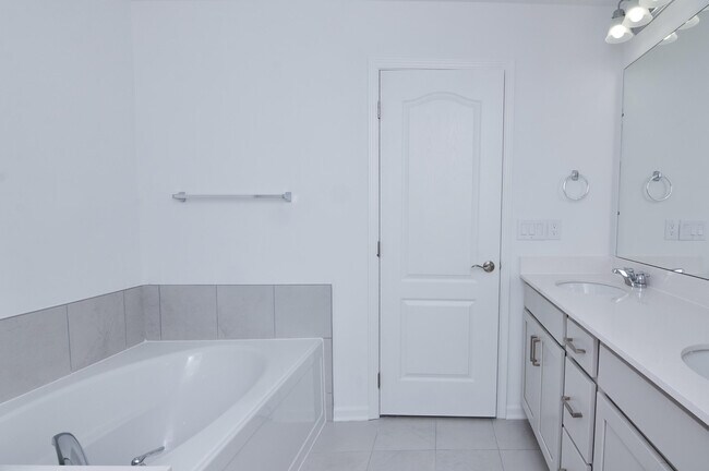 Building Photo - 5559 E Spaniel Dr