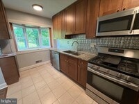 Building Photo - 98 S Iris St