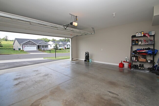 Building Photo - 224 Spring Run Ln