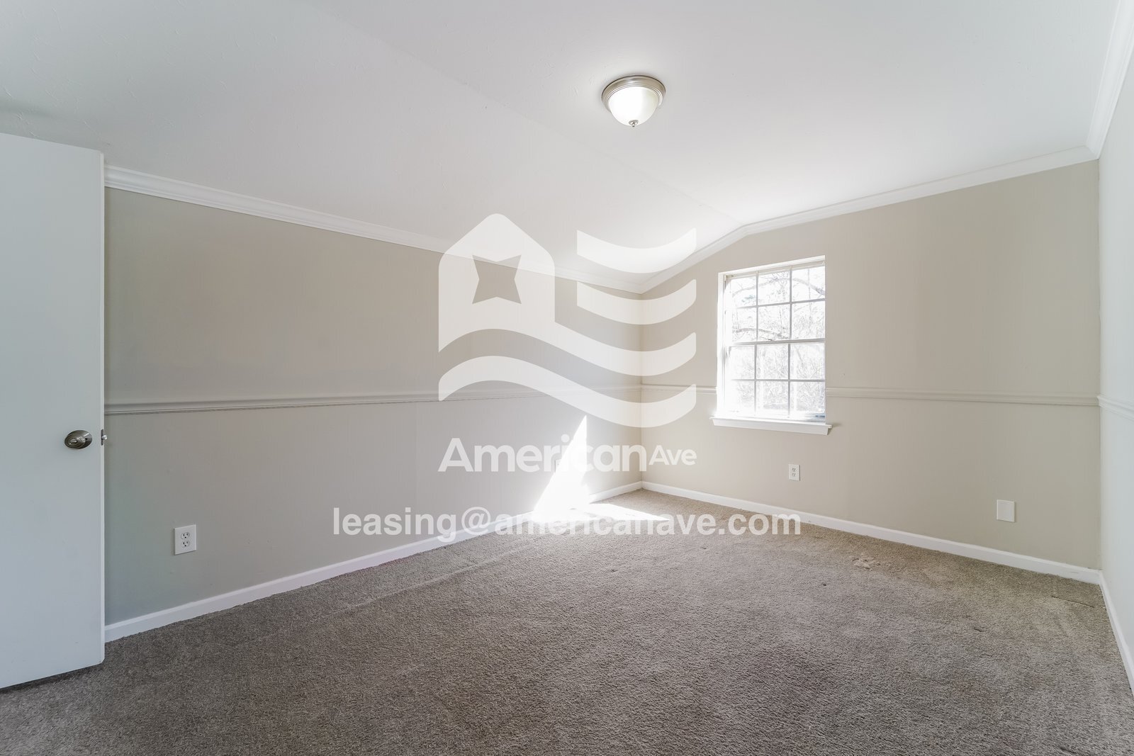 Building Photo - 1217 Foxhill Dr