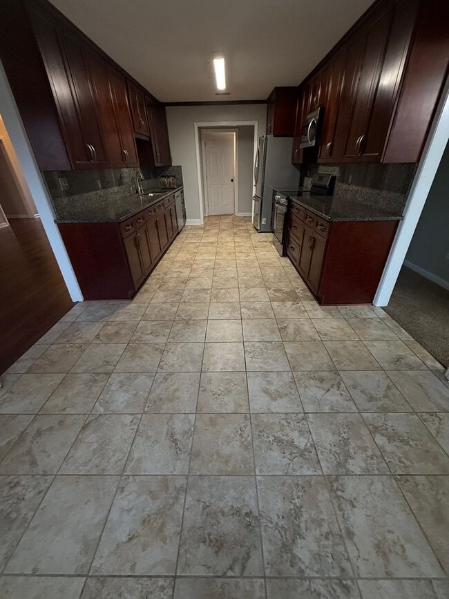 Building Photo - HOME FOR LEASE 4 BR 2 BATH RANCHSTYLE  SPLIT FLOOR PLAN AND OPEN  LARGE  FENCED BACKYARD  CONVENI...