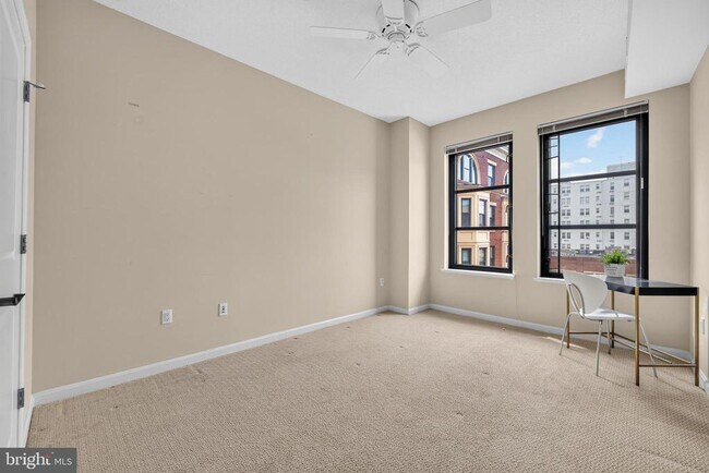 Building Photo - 1390 Kenyon St NW