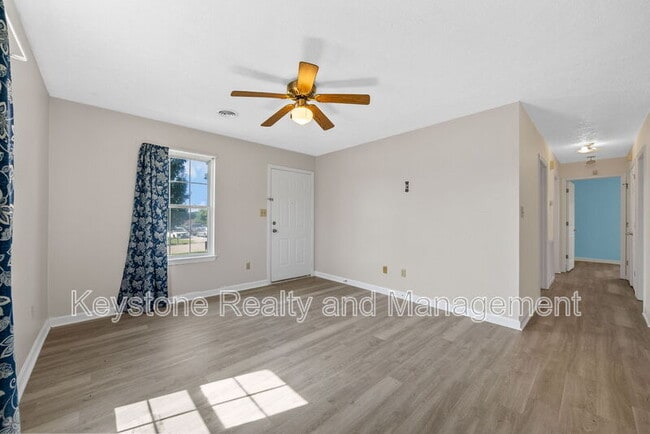 Building Photo - 405 Eddy St