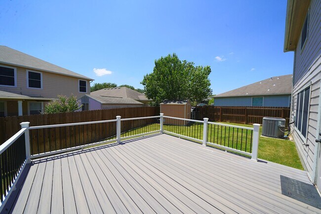 Building Photo - Lovely Cul-De-Sac Home in Schertz/Cibolo N...