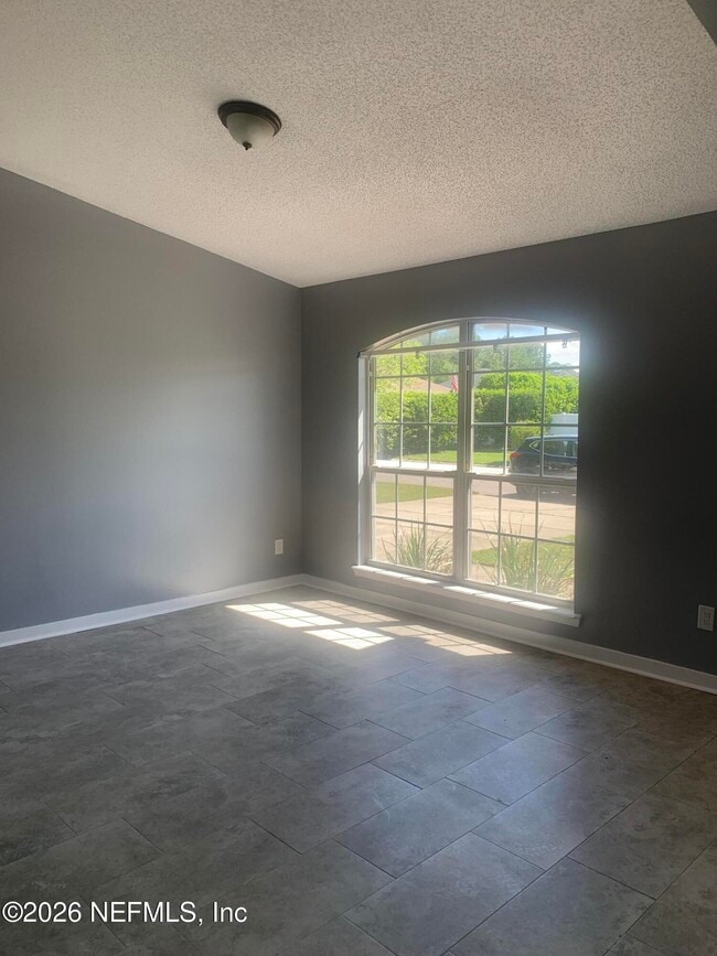 Building Photo - 1752 Glen Laurel Dr