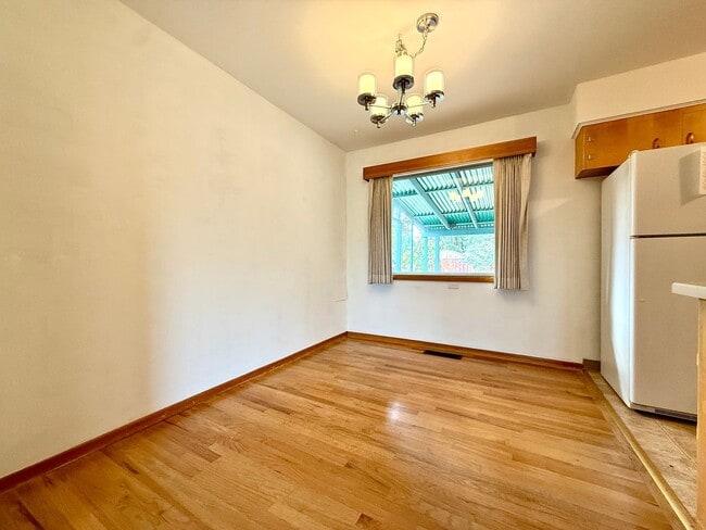Building Photo - Cozy-Chic in Parkrose ~ Large Fenced Yard with Attached Garage & A/C~ Pets Welcome