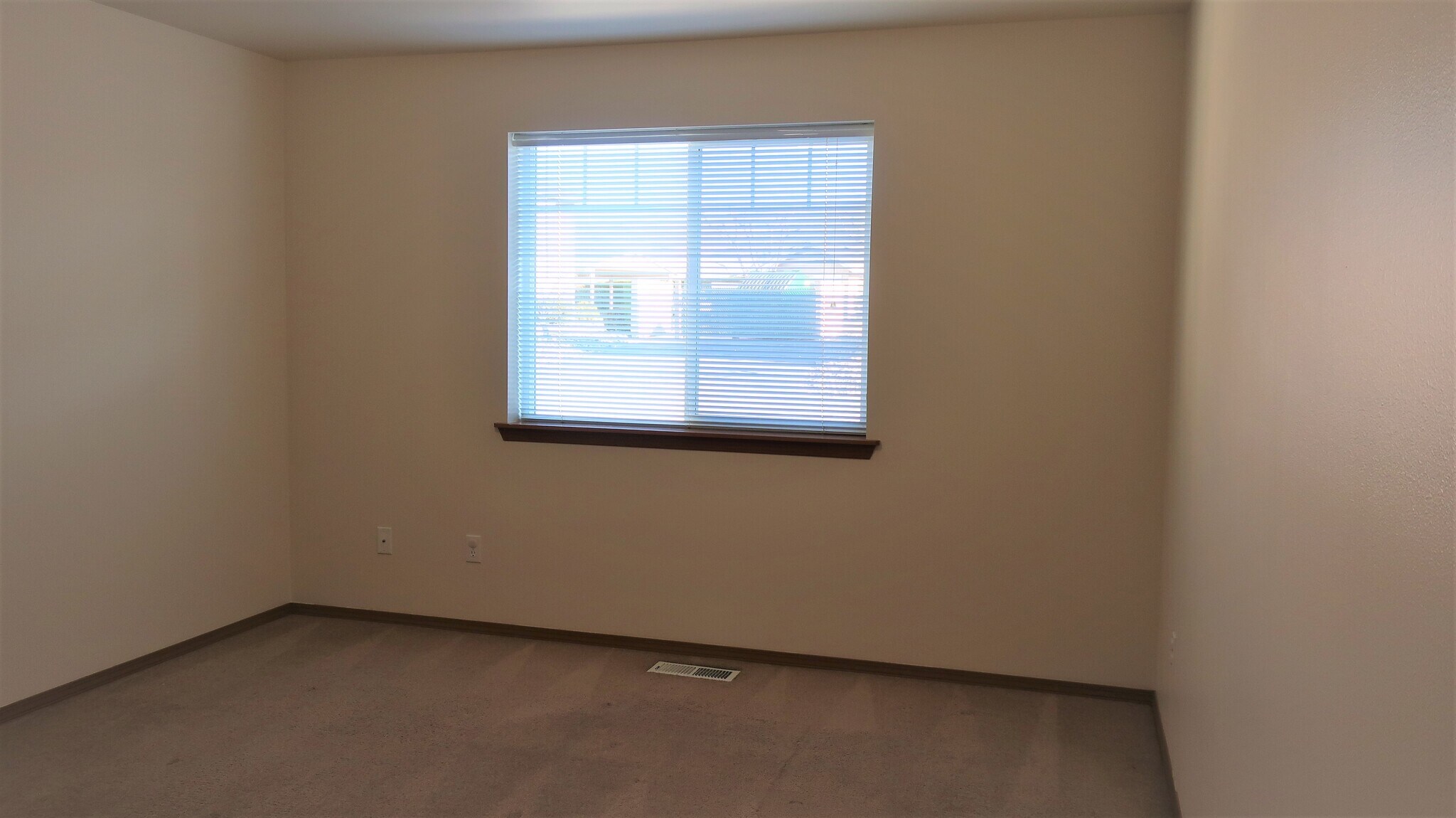 Building Photo - 60 Beacon Dr