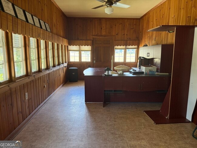 Building Photo - 998 Highland Cir SE