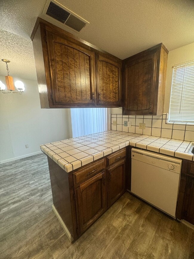 Building Photo - Two Bedroom Townhome Available mid-November