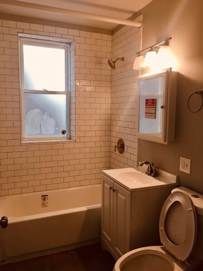 Building Photo - 2102 S Central Park Ave