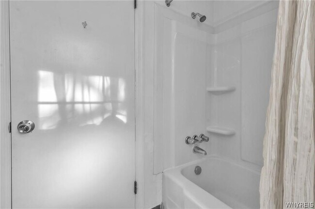 Building Photo - 226 Clearfield Dr
