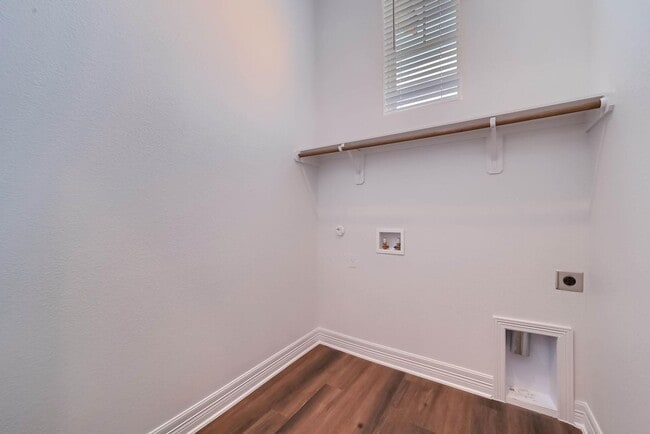 Building Photo - 133 White Steppe Way