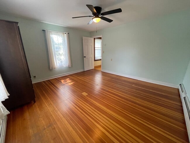 Building Photo - Exceptional 4-Bedroom Home for Rent in Dal...
