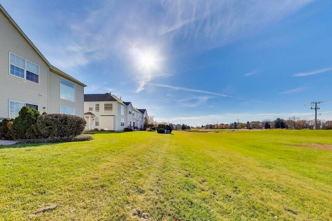 Building Photo - 23927 McMullin Cir