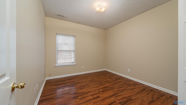 Building Photo - 220 Park Stone Dr