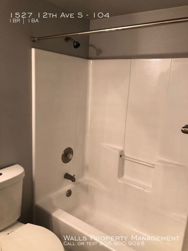 Building Photo - 1527 12th Ave S