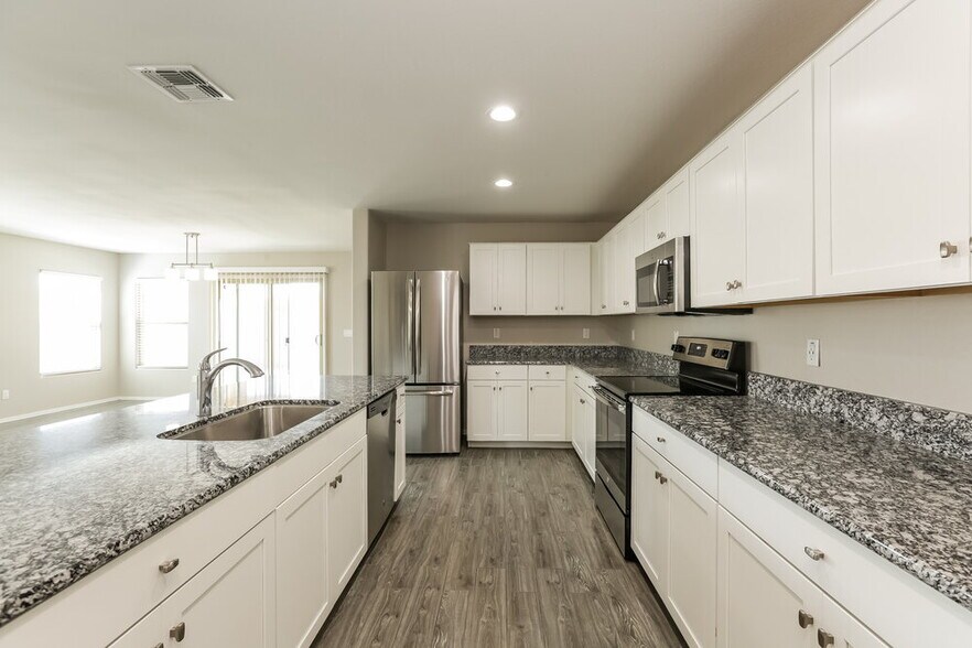 Building Photo - 17211 W Gibson Ln