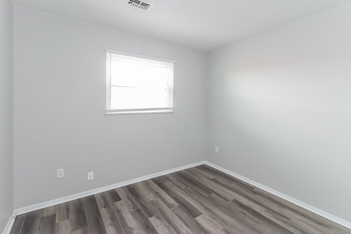Building Photo - 2372 Bluelark Dr