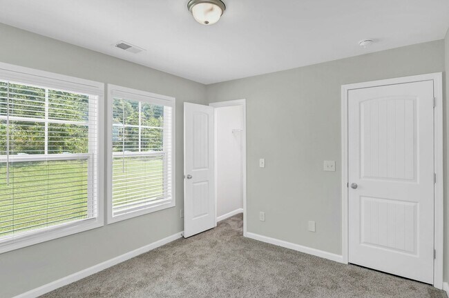 Building Photo - Beautiful Home for Rent in Elgin's Walnut ...