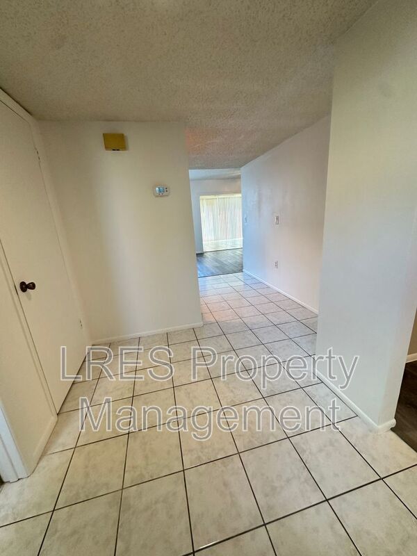 Building Photo - 106 Eastwind Ln