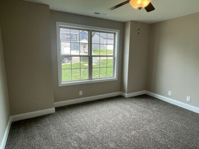 Building Photo - 3 Bedroom 2 Bathroom Home!