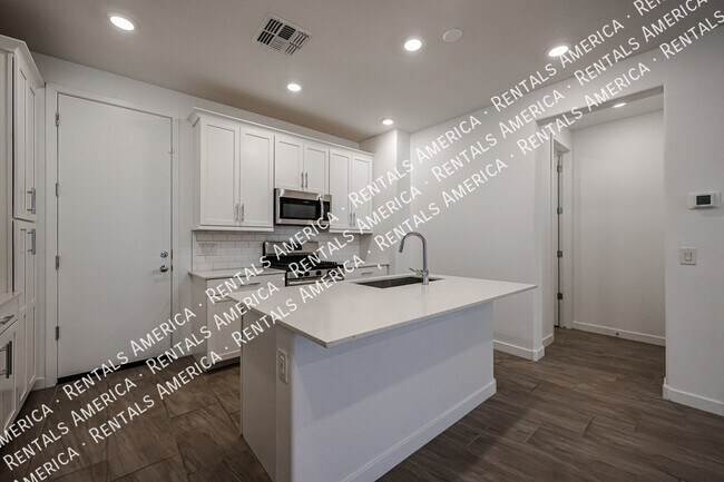 Building Photo - 4077 S Sabrina Dr